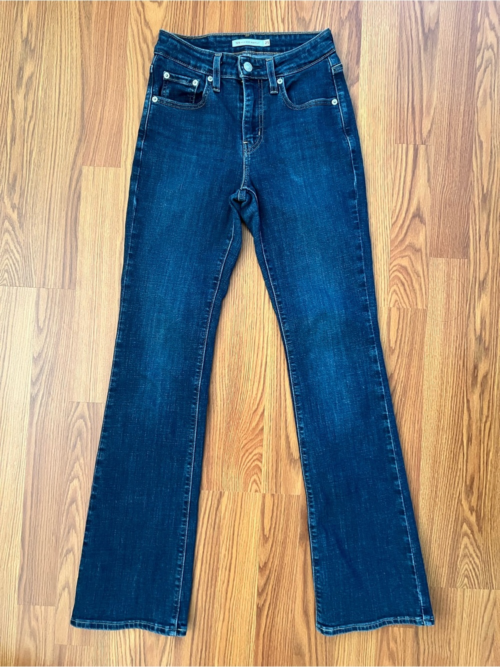 Levi’s | 725 High Rise Bootcut | 25x32